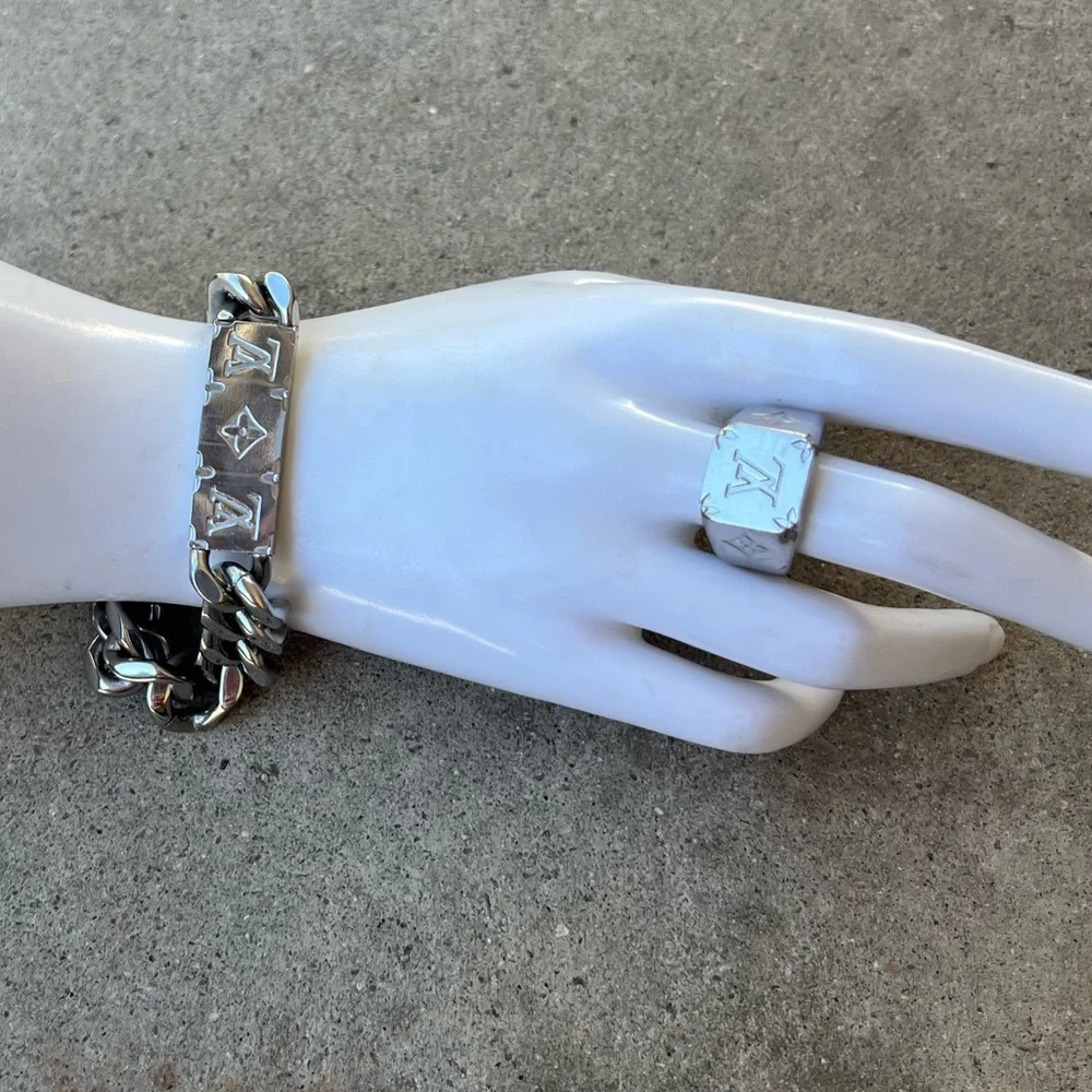 Louis Vuitton Monogram Signed Silver Tone Ring M62487 Ring Men’s M Sz 9 QUALITY - Picture 8 of 15